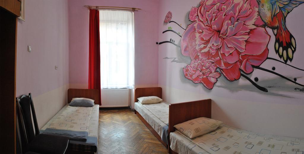 Hostel Comfort Lviv Exterior foto